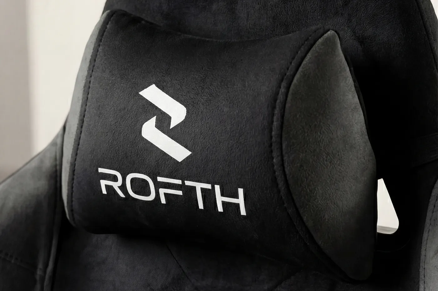 Rofth AURA Balance Series Phantom Black Premium Oyuncu Koltuğu 10 Aura kafa yastigi 1