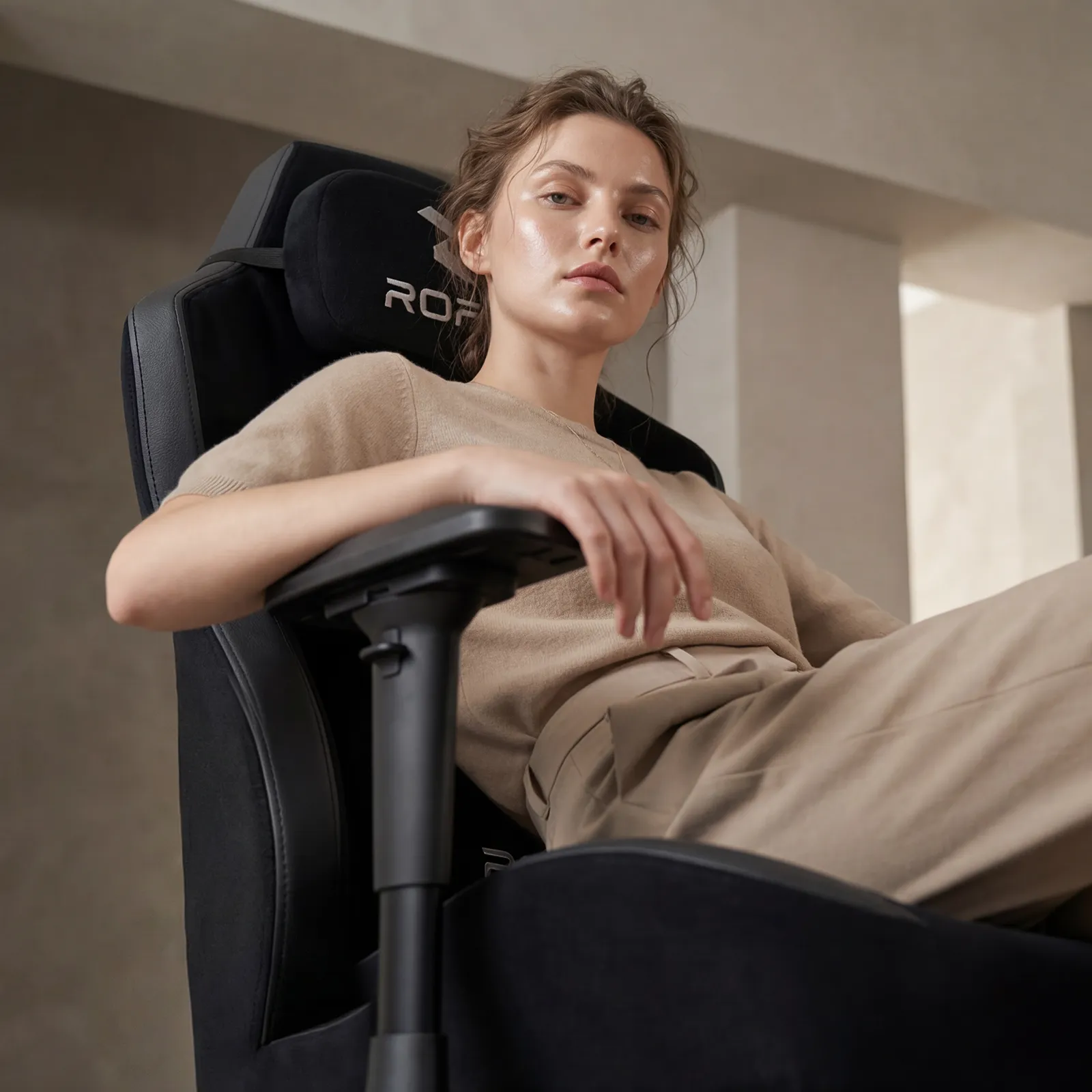 ROFTH QUADRA Ayak Uzatmalı Premium Oyuncu Koltuğu 4 ROFTH QUADRA Ayak Uzatmalı Premium Oyuncu Koltuğu - Görsel 4